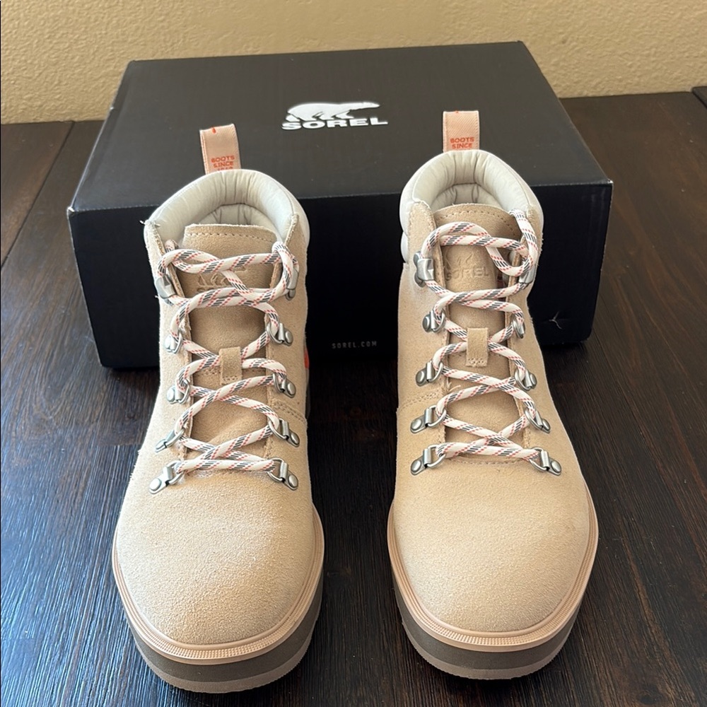 Sorel Women's Tan Hiking Boots - 11